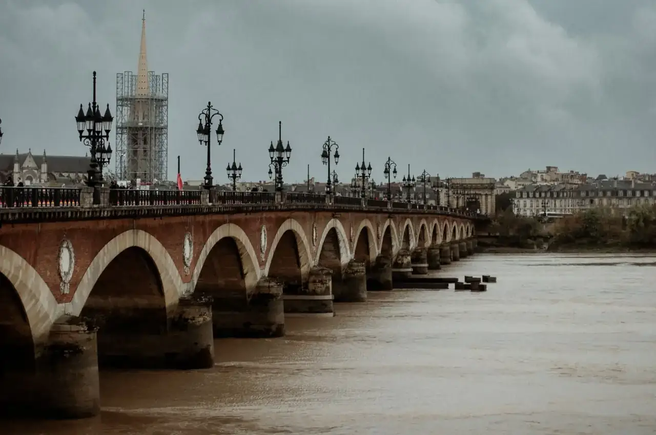 Pont de Pierre across the Garonne in Bordeaux