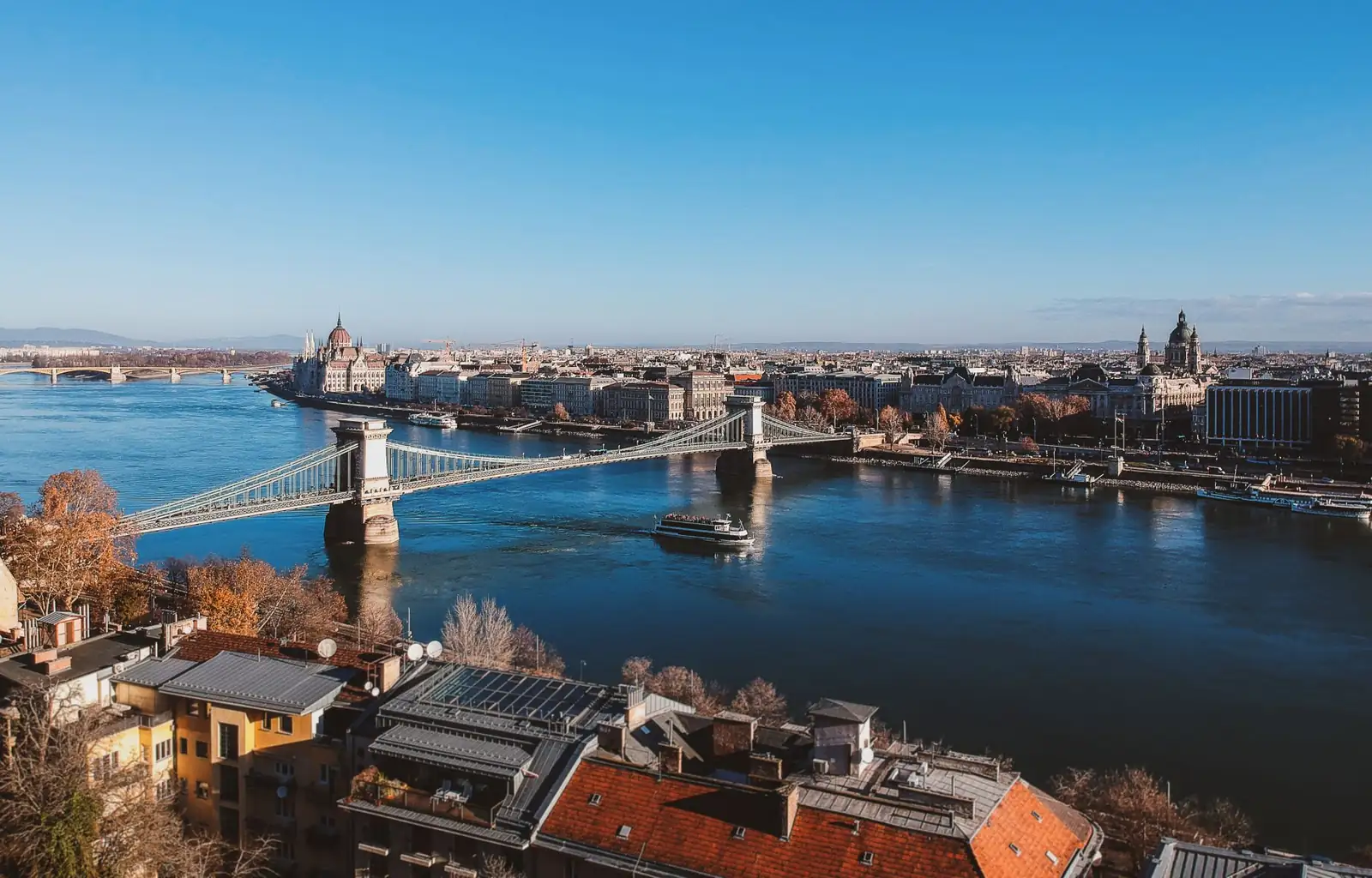 Széchenyi Chain Bridge crossing the Danube from Buda towards Pest