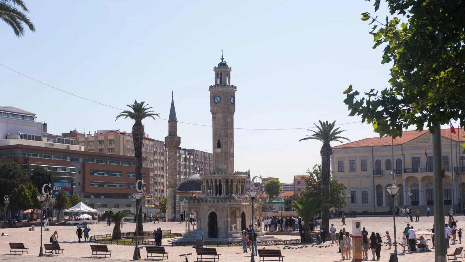 The Clock Tower and Konak Square at the waterfront entrance to İzmir’s market district.