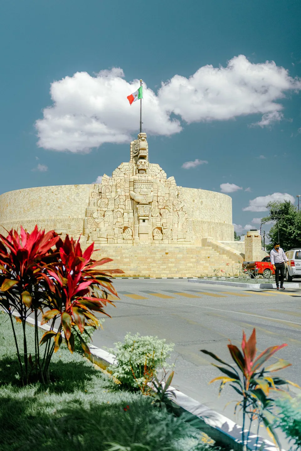 Carved stone Monumento a la Patria and Mexican flag on Paseo de Montejo in Mérida
