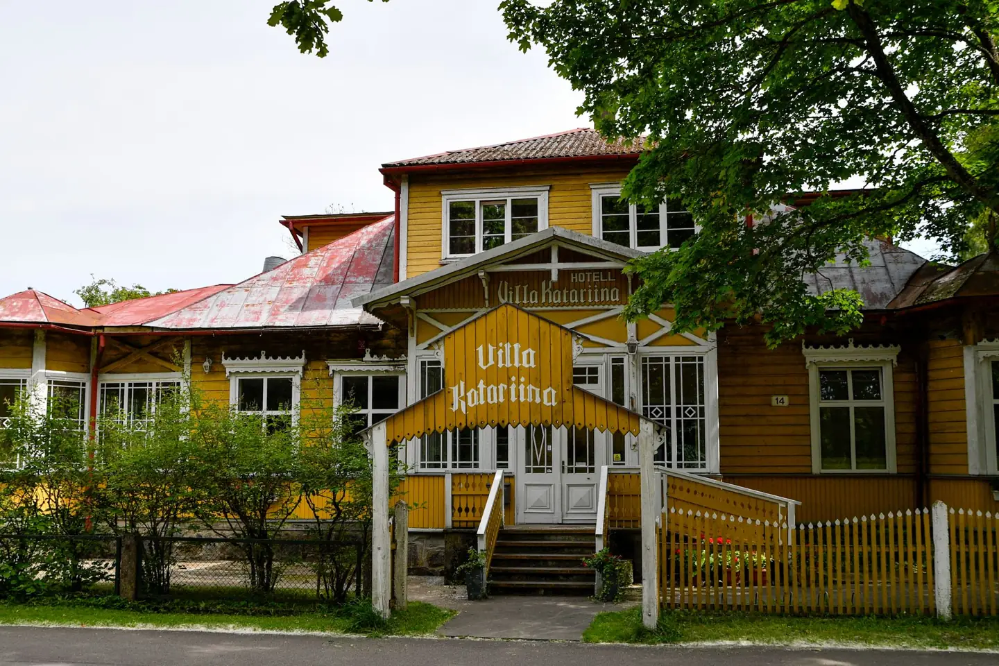 The yellow wooden building at Mere puiestee 14 in Pärnu, photographed with its former Villa Katariina sign