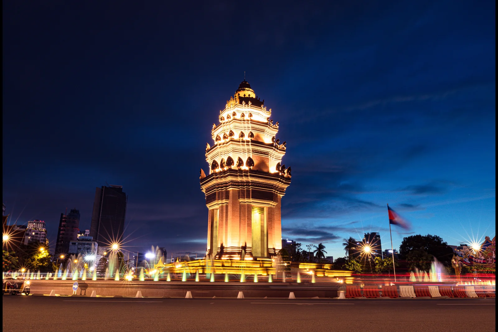The illuminated Independence Monument in Phnom Penh at night.