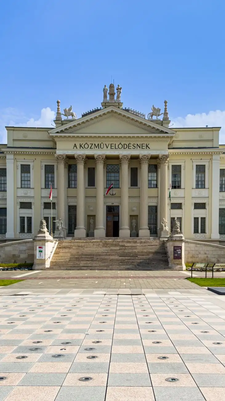 The columned front of Szeged’s Móra Ferenc Museum behind its paved forecourt